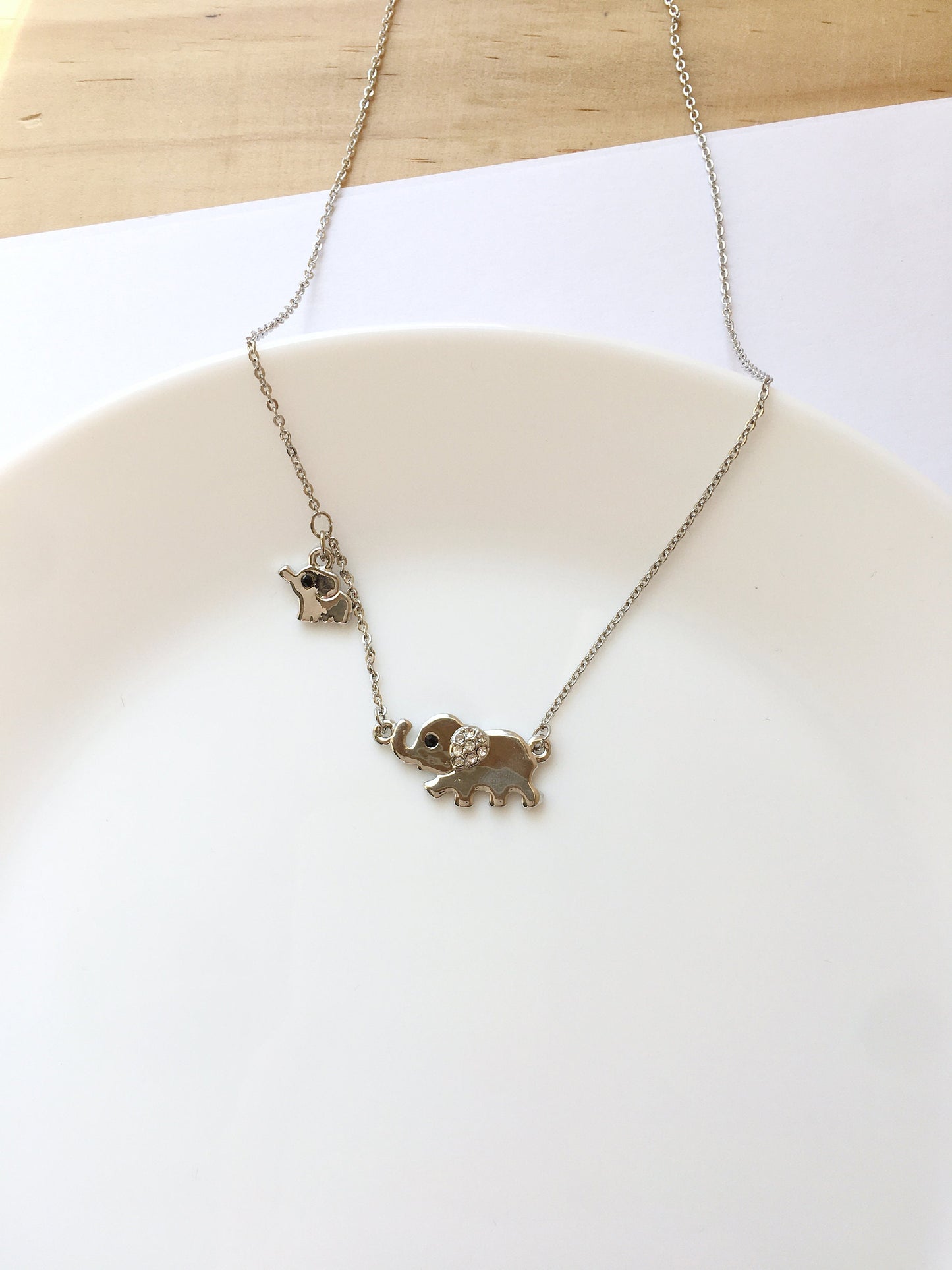 Shiny elephant silver tone necklace