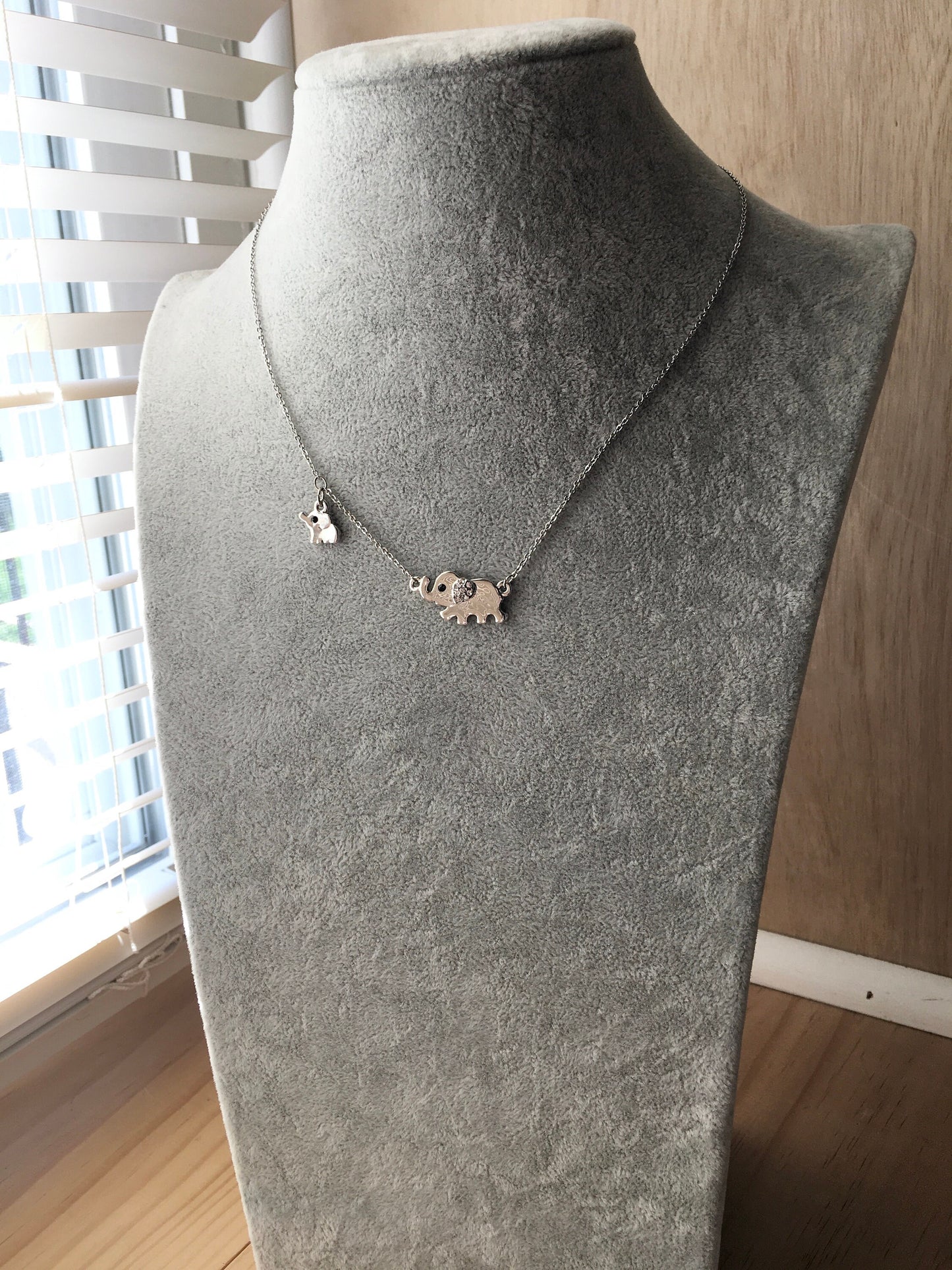 Shiny elephant silver tone necklace
